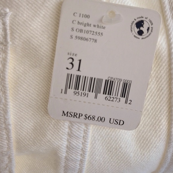 NEW FREE PEOPLE - Mid Rise distressed denim white shorts Makai size 27 and 31 - Picture 4 of 6